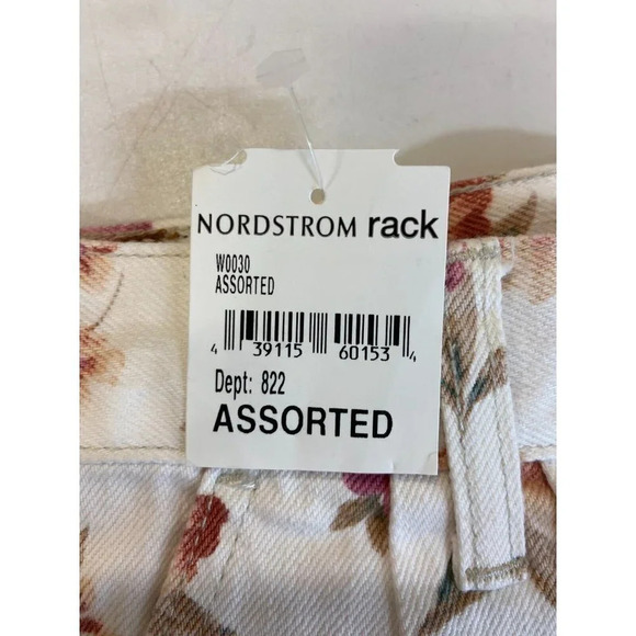 American Eagle Women's Mom Short Floral Mid Rise Denim Cuffed Shorts Size 00 NWT - Picture 9 of 13